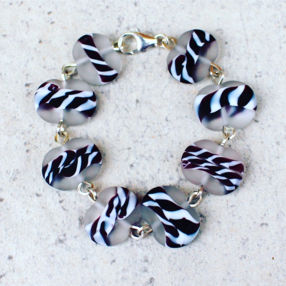 Beautiful black and white etched glass bead bracelet to match the necklace