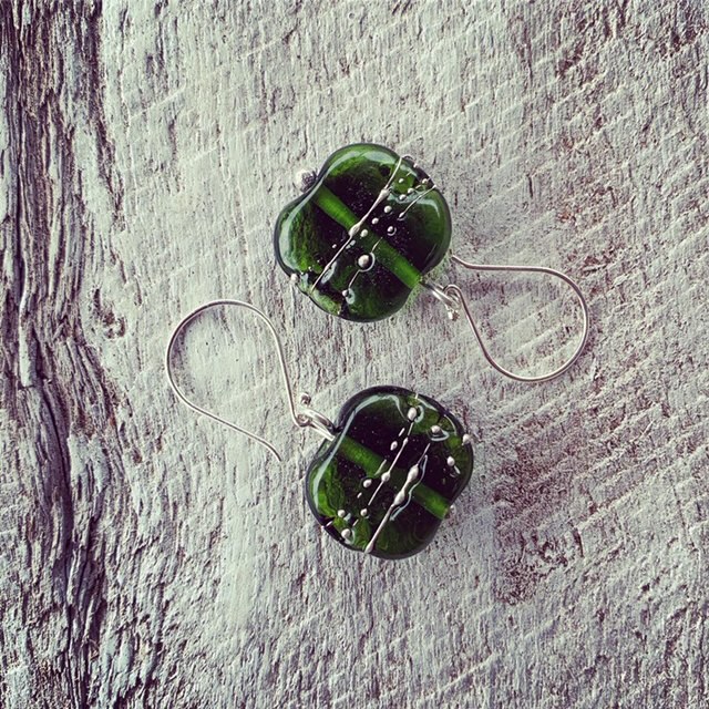 Recycled glass jewellery | green beads made from champagne and wine bottles 