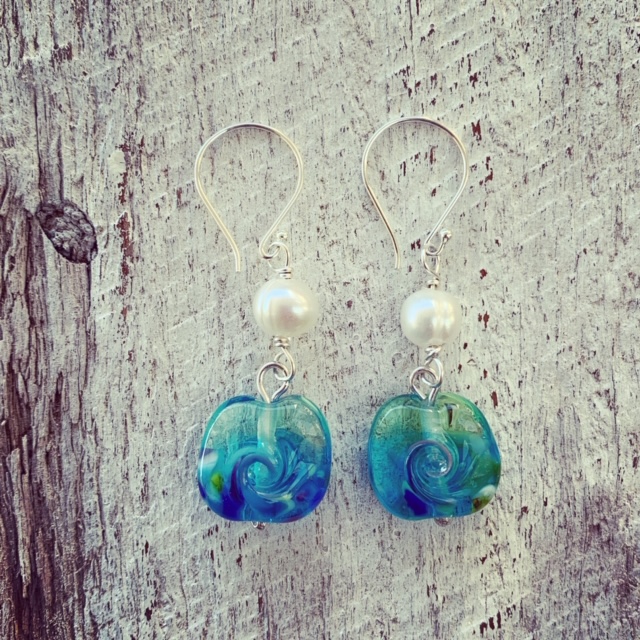 Pearl and glass earrings 