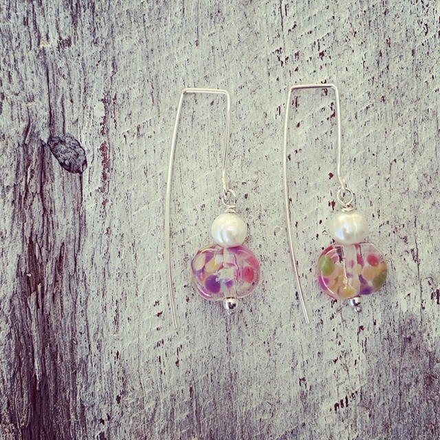 glass bead and freshwater pearl earrings 