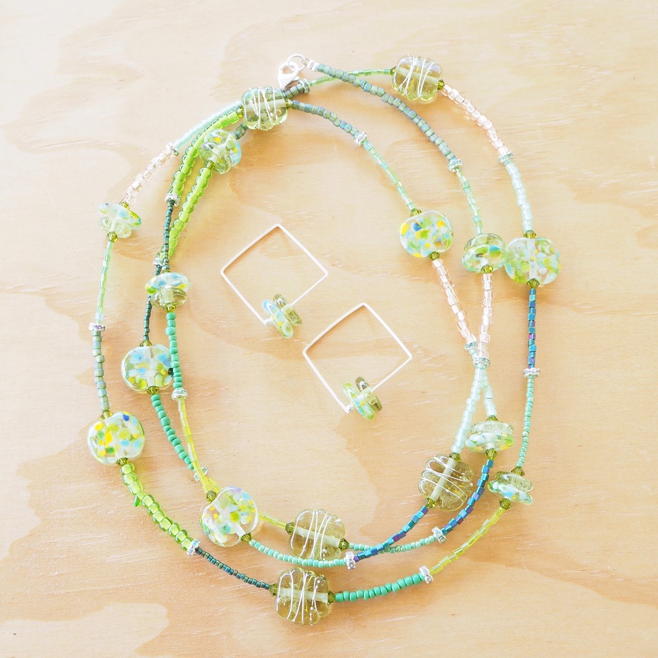 long green glass bead necklace