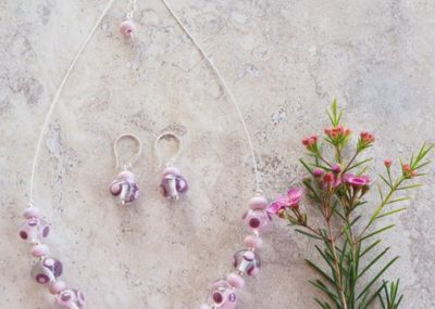 Handmade glass bead necklace - Pink