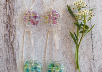 Recycled glass earrings | pretty earrings made from a wine bottle
