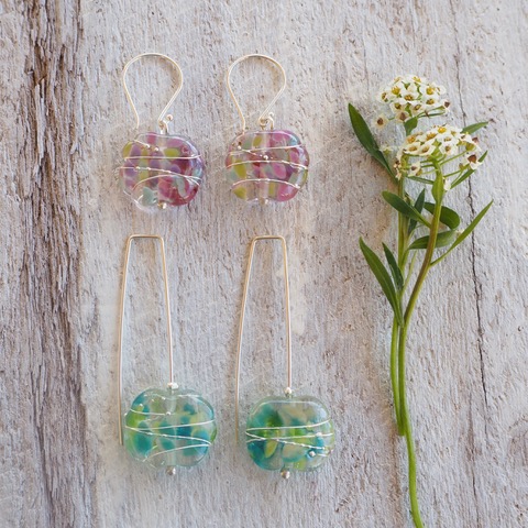 Recycled glass earrings | pretty earrings made from a wine bottle