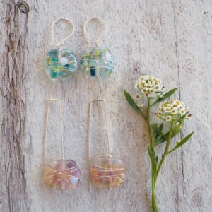 Recycled glass earrings | pretty recycled glass earrings made from a wine bottle