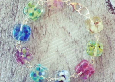 Recycled glass bracelet | leftover beads from making earrings make a pretty bracelet