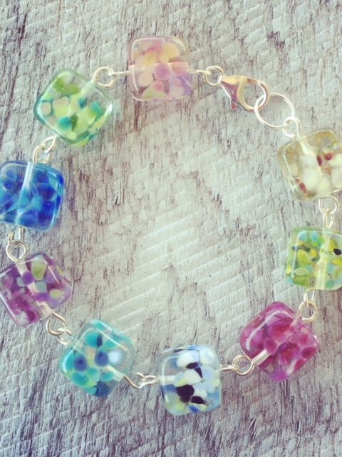 Recycled glass bracelet | leftover beads from making earrings make a pretty bracelet