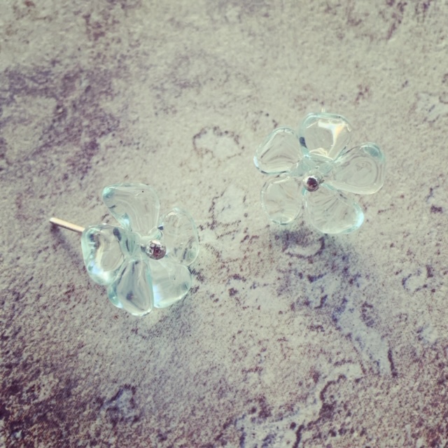 Banrock Station flower stud earrings