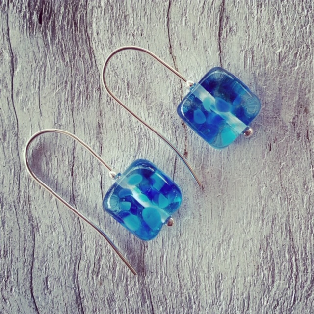 Simple earrings made from a wine bottle