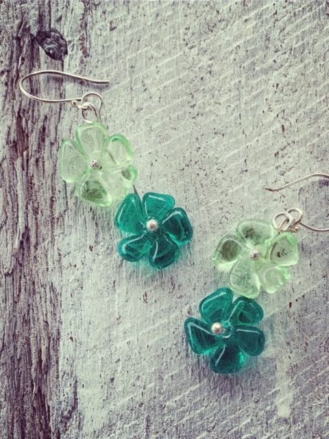 Cute green glass flower earrings