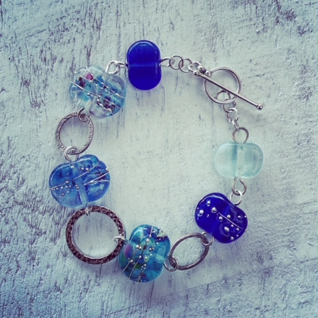 blue recycled glass bead bracelet